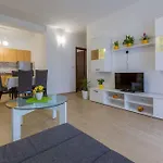 In 39046 شقة