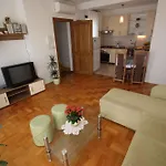 In 39046 شقة