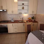 In 39046 شقة *